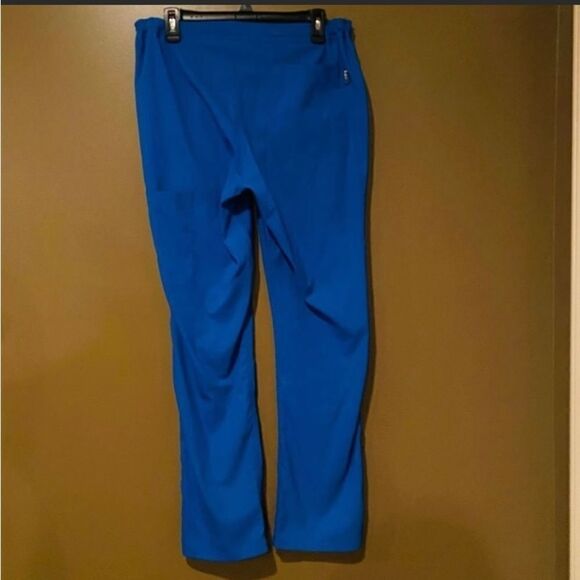 Koi Lite Dobby Scrub Set - Picture 3 of 13